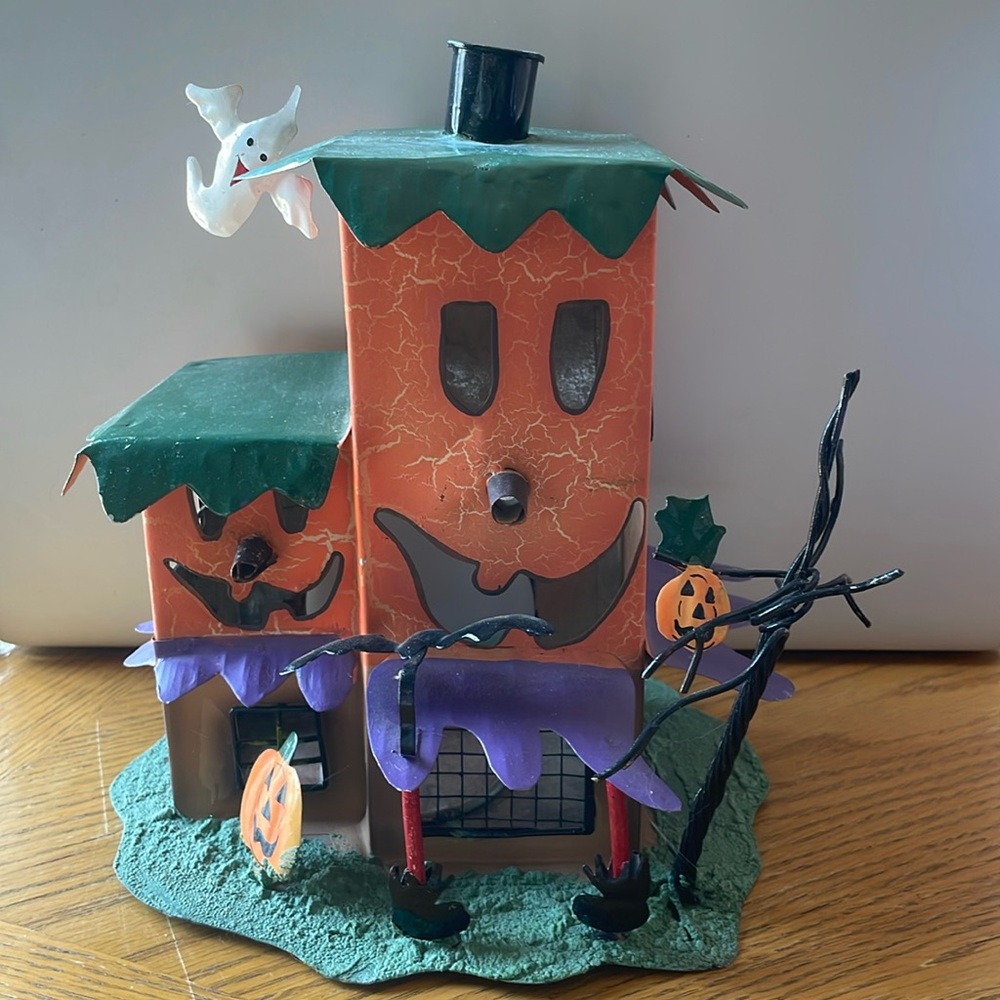 Halloween Haunted House Metal Decoration